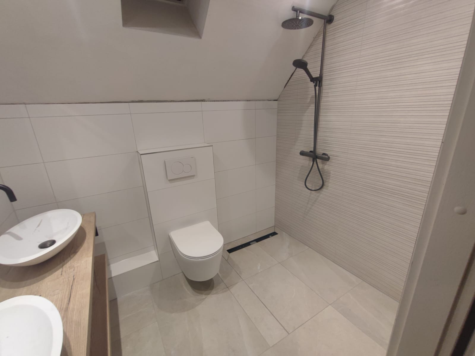 Keuken achterwand betegeld door UNM Tegelzetbedrijf Deventer