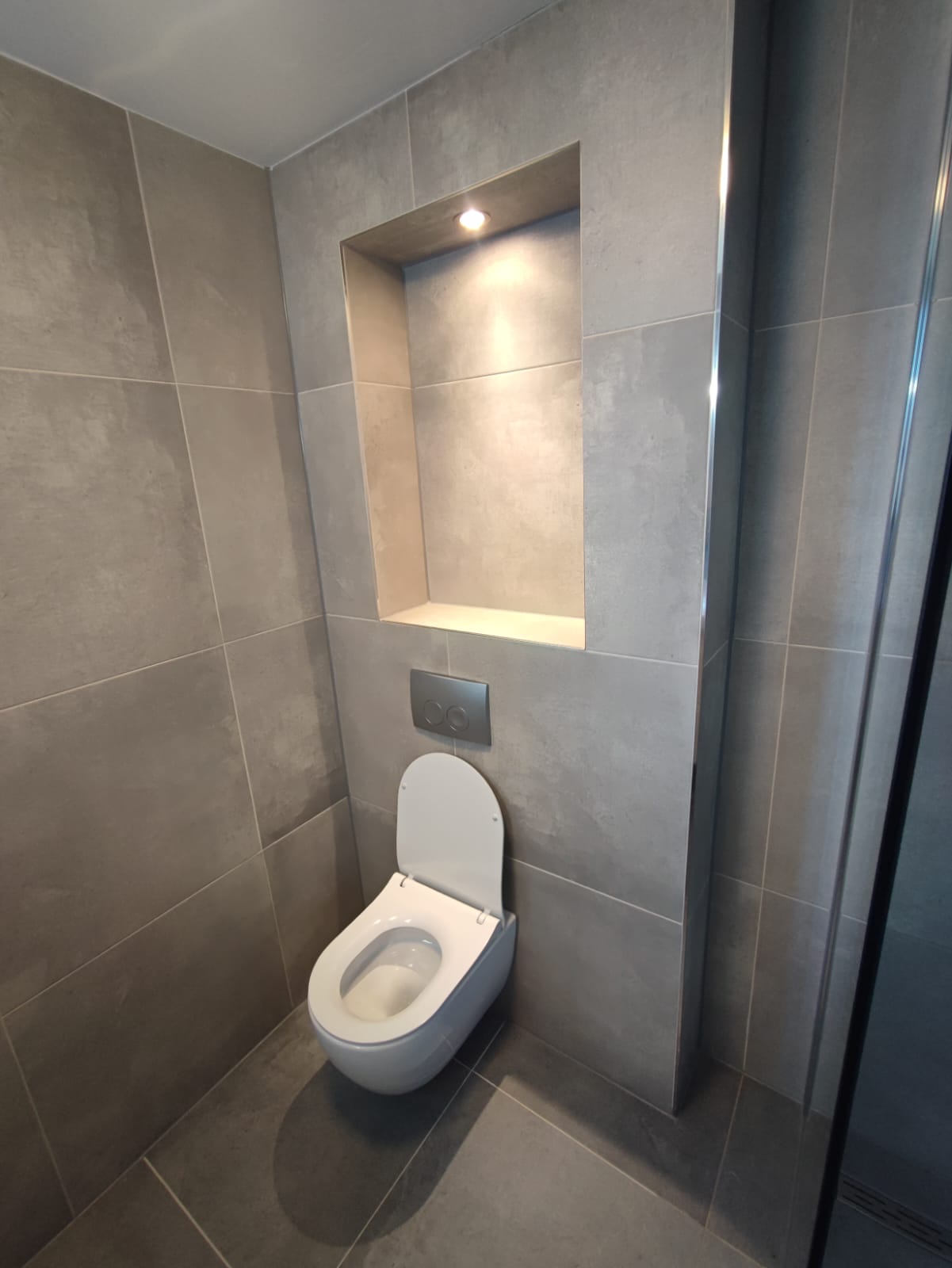 Complete tegelrenovatie uitgevoerd door UNM Tegelzetbedrijf Deventer