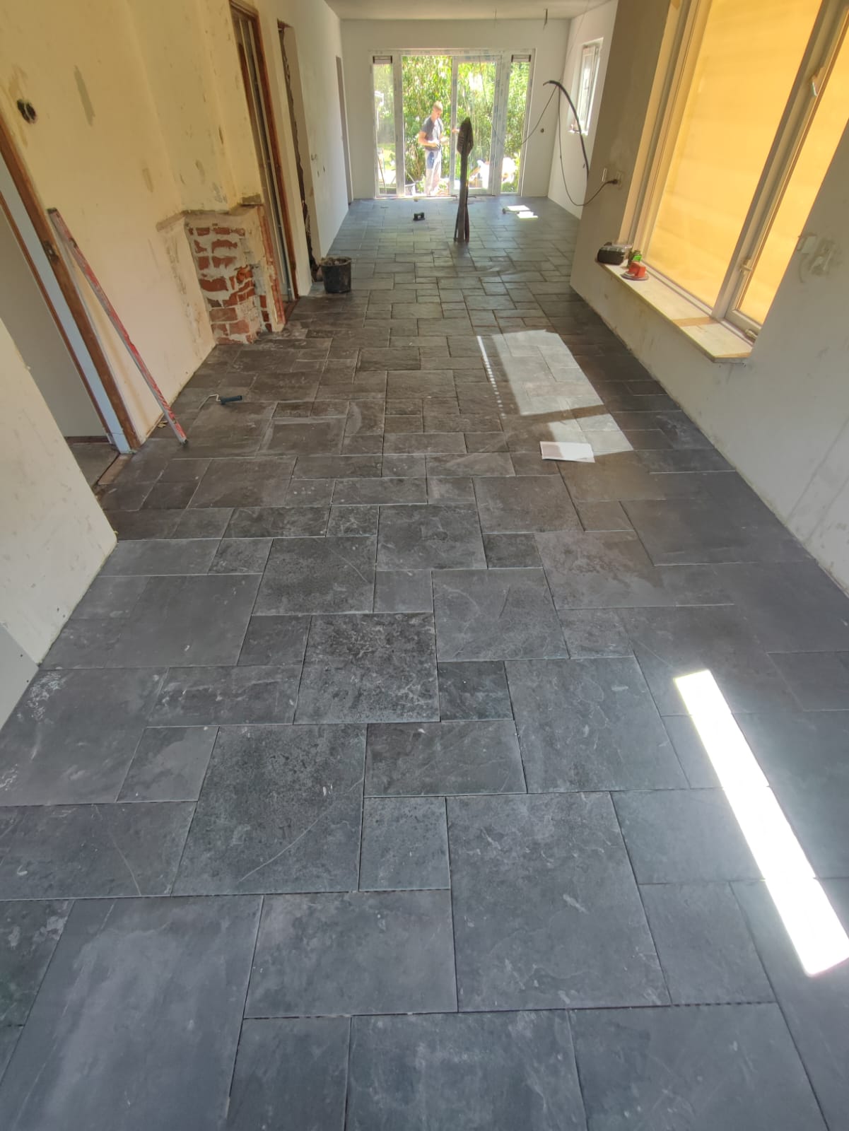 Keukentegels vakkundig geplaatst door UNM Tegelzetbedrijf Deventer